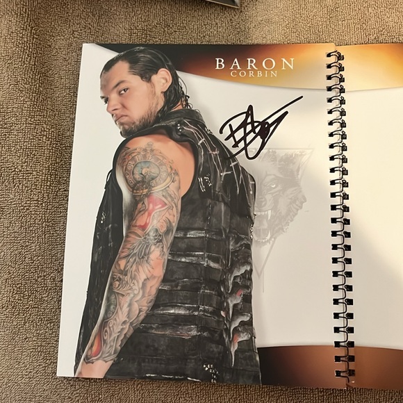 WWE Summerslam Heatwave Tour VIP swag bag hat picture autographs lanyard towel - Picture 11 of 12